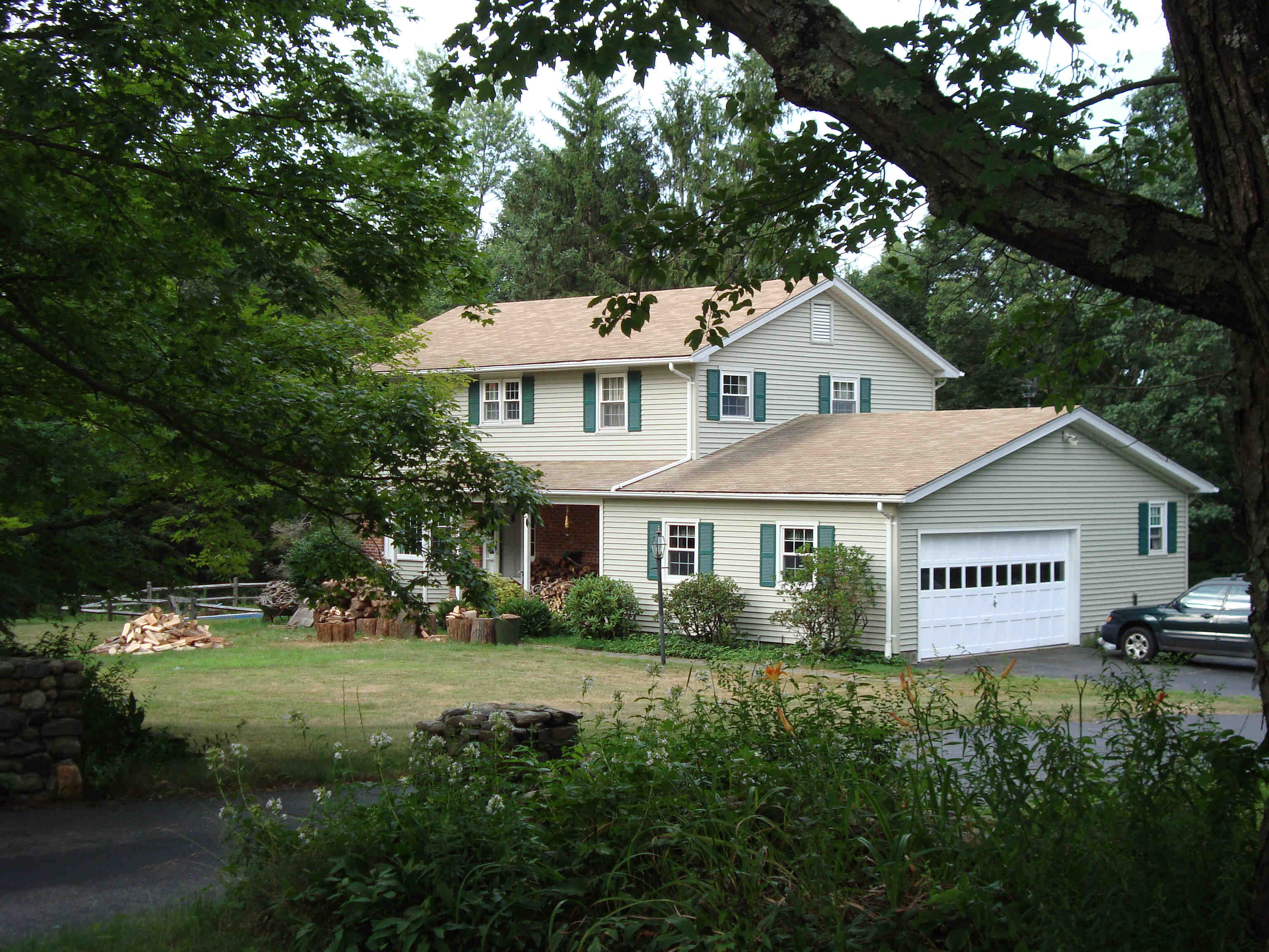 Building photograph for 128 NONNEWAUG RD